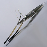 Modische Brosche mit einzigarigem Design aus Silber und Horn