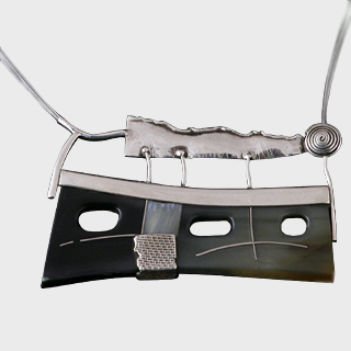 Silber Collier mit weißem Perlmutt und Horn