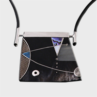 Collier aus Horn, Türkis weißem und mehrfarbigem Perlmutt