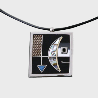 Kette aus Leder mit Anhänger aus Perlmutt, Türkis, Kupfer, Messing, Neusilber und echtem Horn